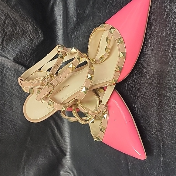 BCBGeneration Shoes - Size 8 BCBGeneration hot pink and gold